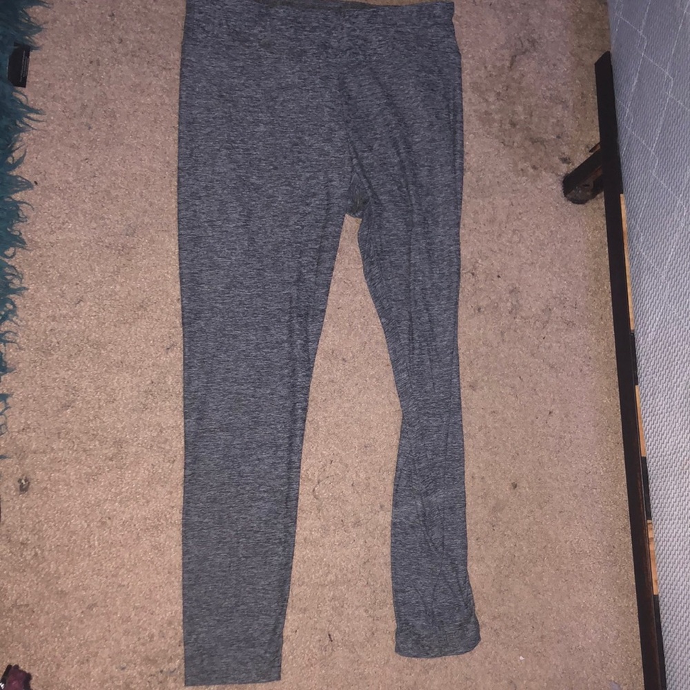 No Boundaries Size L/G(11-13) Made of 90% polyester and 10% spandex Color Grey